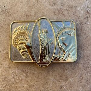 Bold Gold tone Statue of Liberty belt buckle 1985 Seville collection